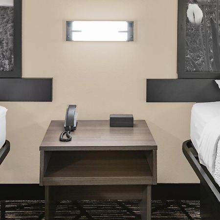 Super 8 by Wyndham Charlottesville Eksteriør billede