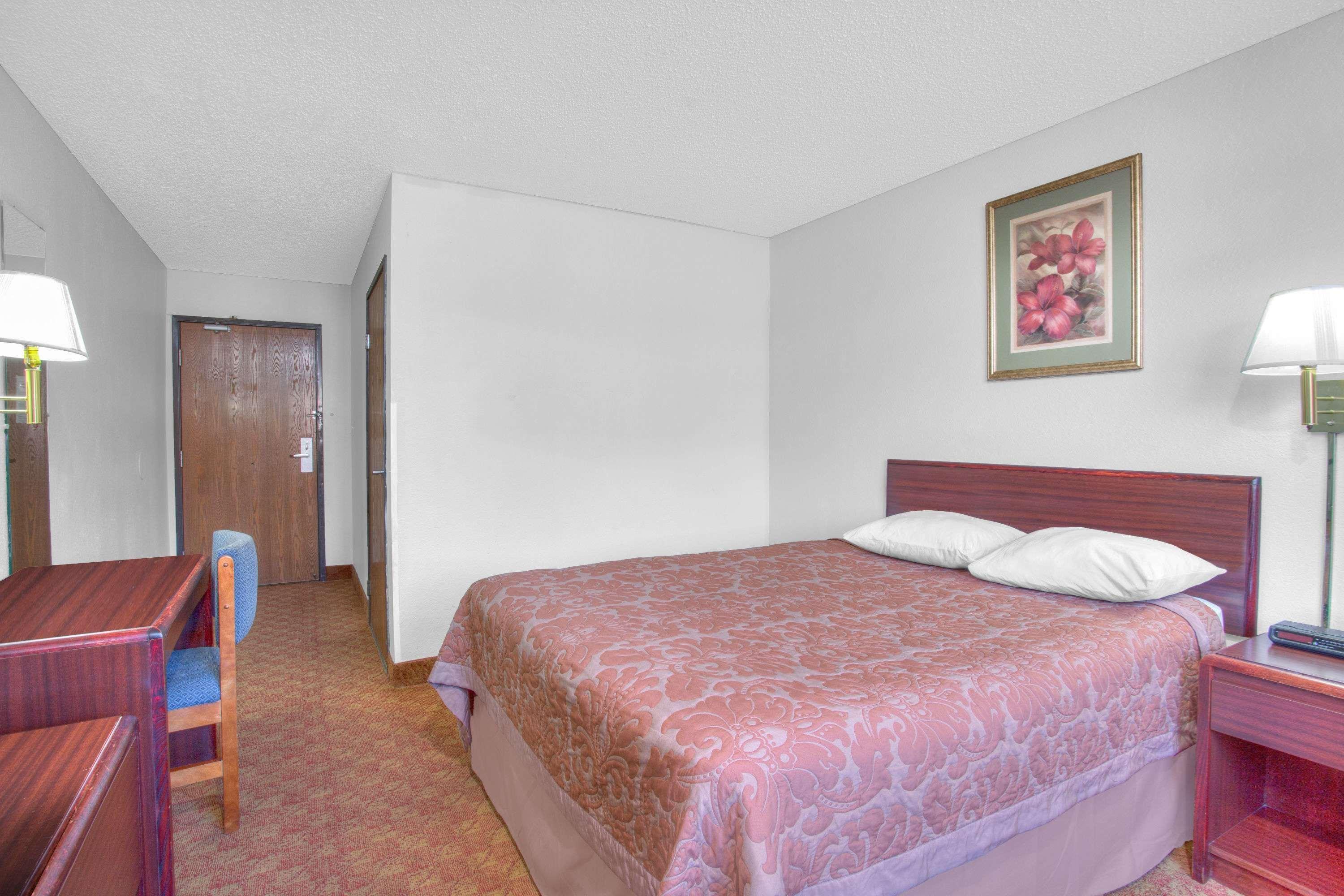 Super 8 by Wyndham Charlottesville Eksteriør billede