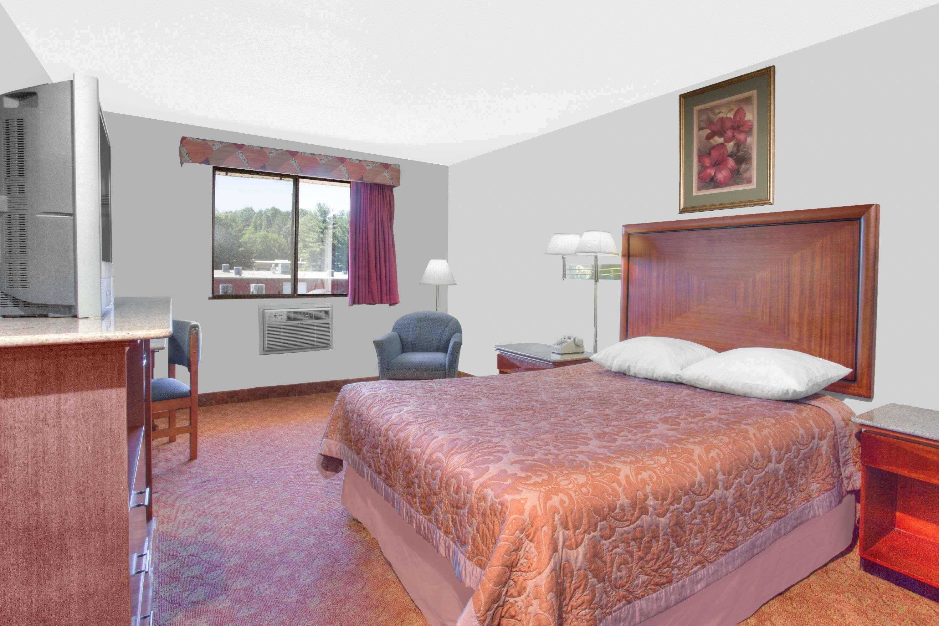 Super 8 by Wyndham Charlottesville Eksteriør billede