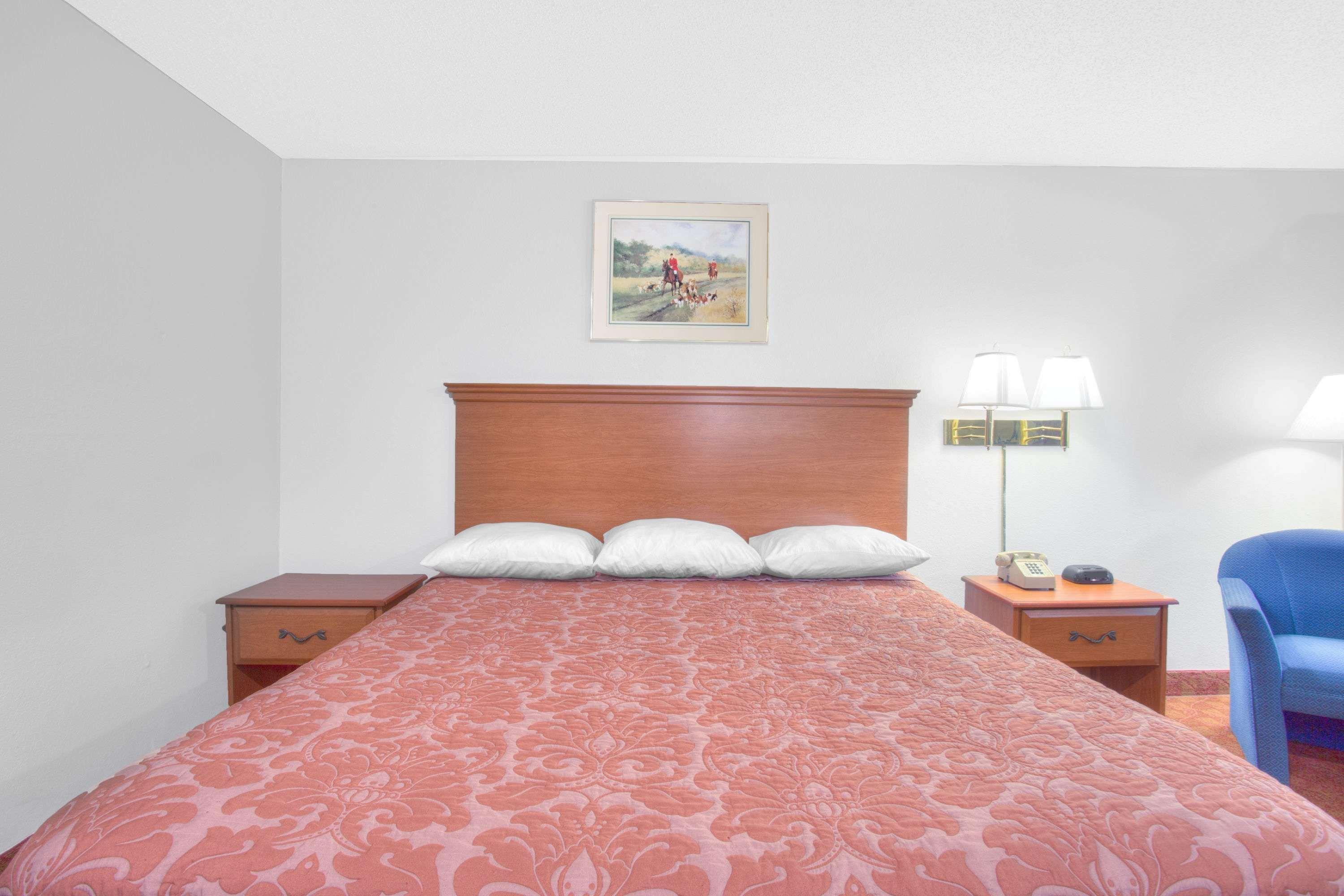 Super 8 by Wyndham Charlottesville Eksteriør billede