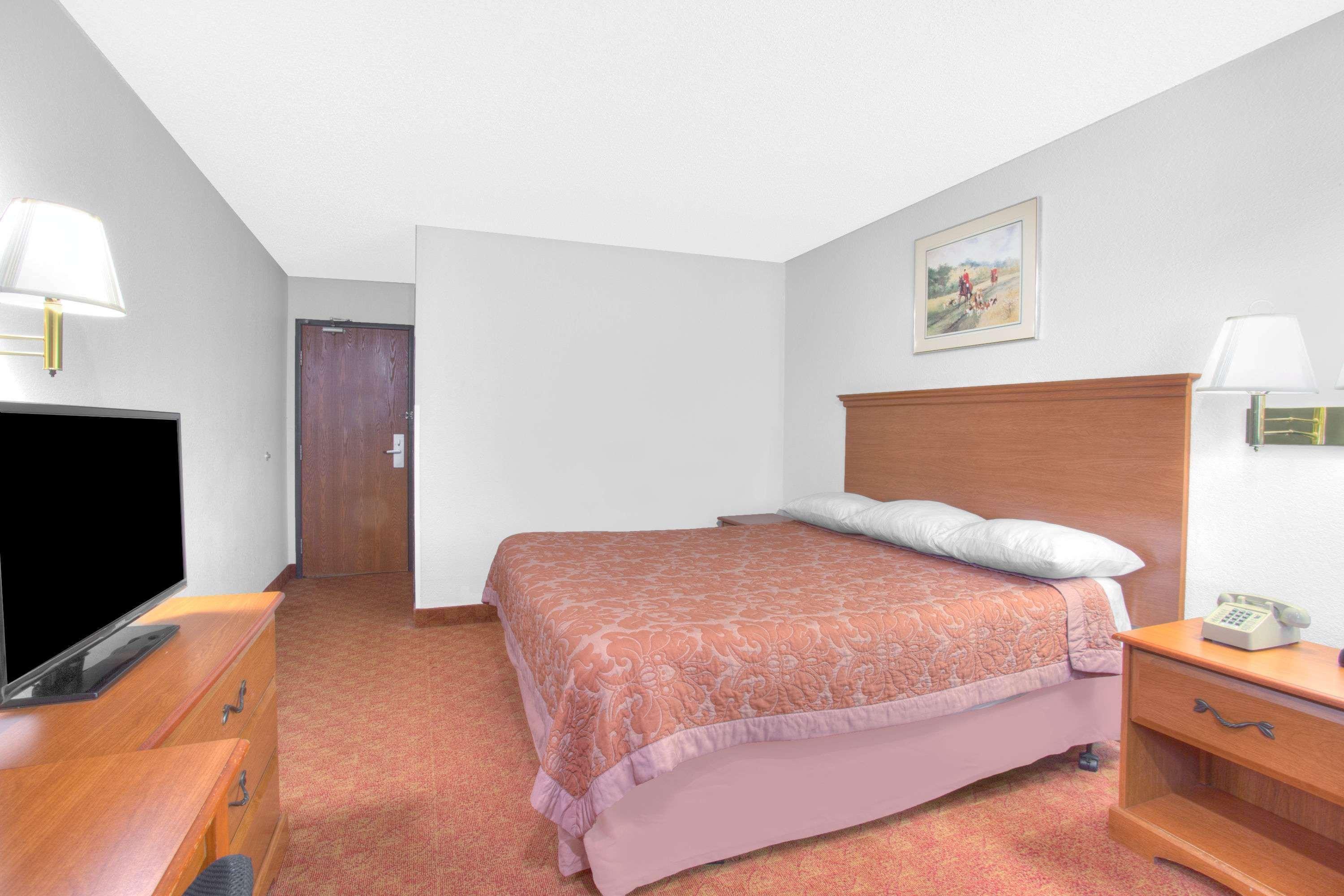 Super 8 by Wyndham Charlottesville Eksteriør billede