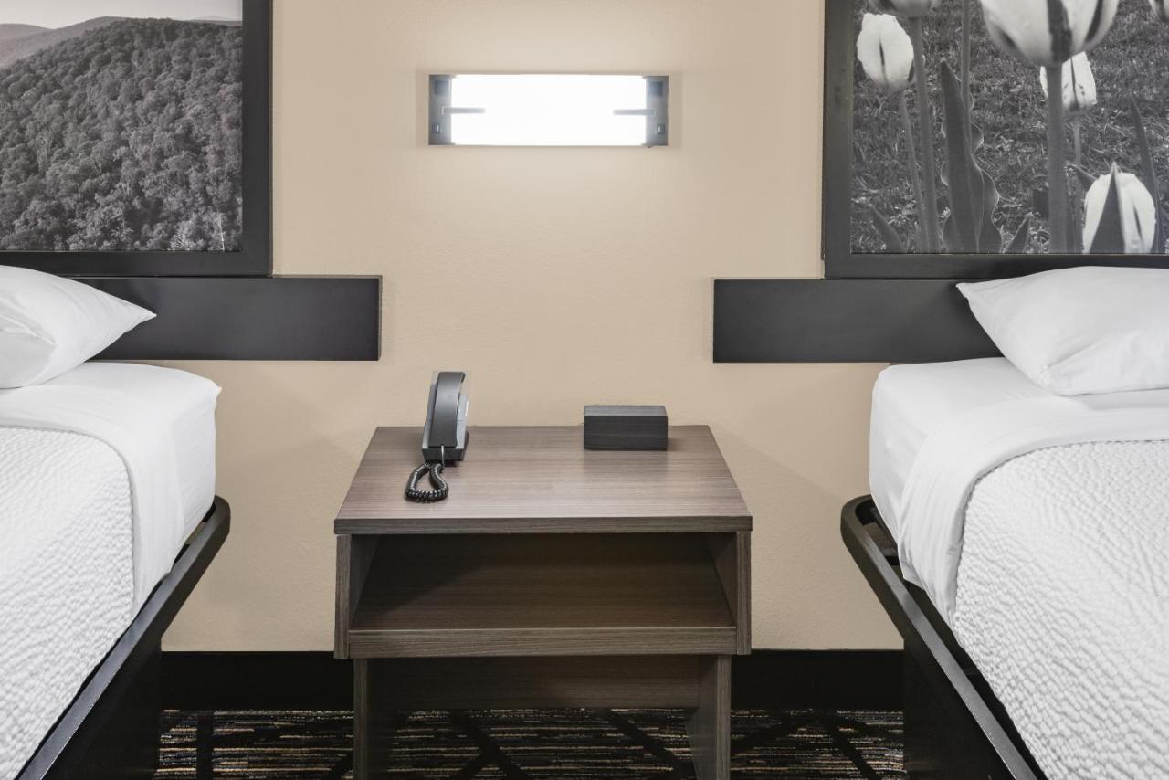 Super 8 by Wyndham Charlottesville Eksteriør billede