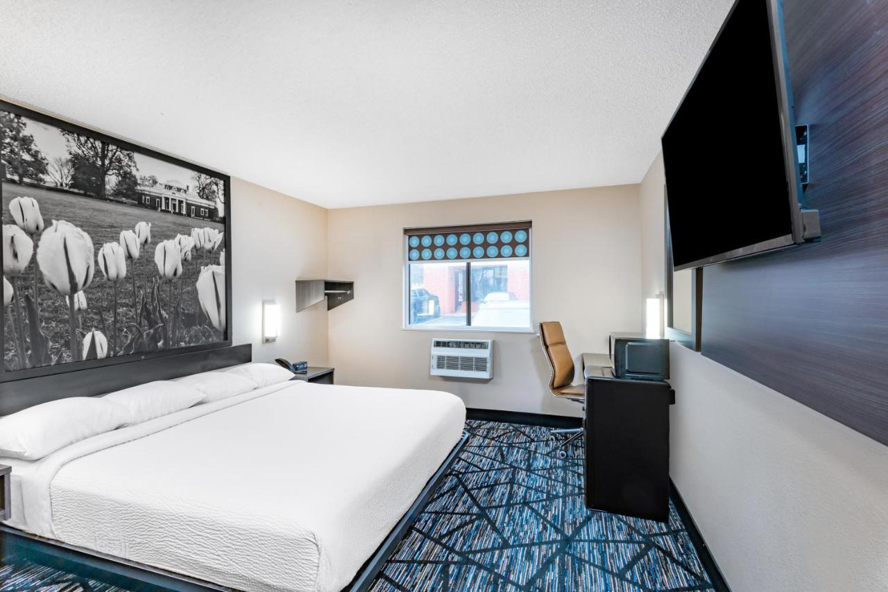 Super 8 by Wyndham Charlottesville Eksteriør billede