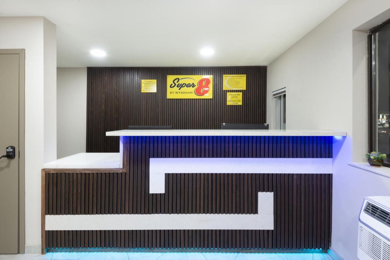 Super 8 by Wyndham Charlottesville Eksteriør billede