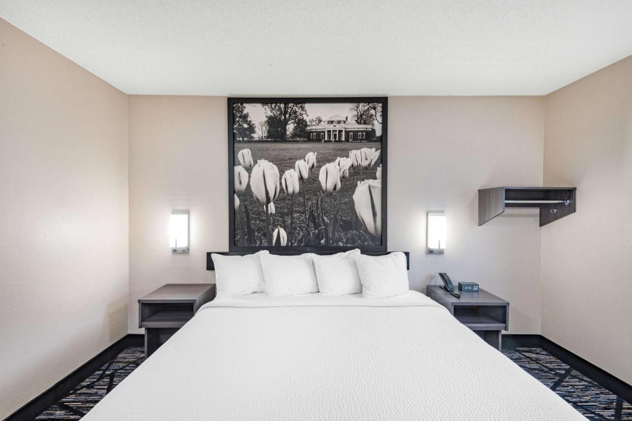Super 8 by Wyndham Charlottesville Eksteriør billede