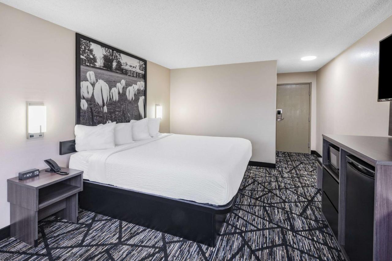 Super 8 by Wyndham Charlottesville Eksteriør billede
