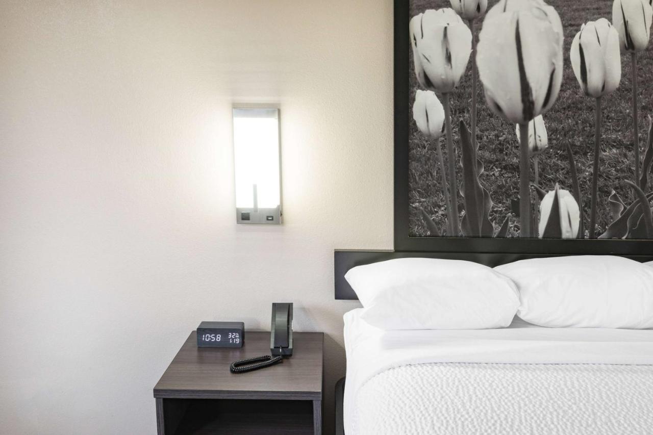 Super 8 by Wyndham Charlottesville Eksteriør billede
