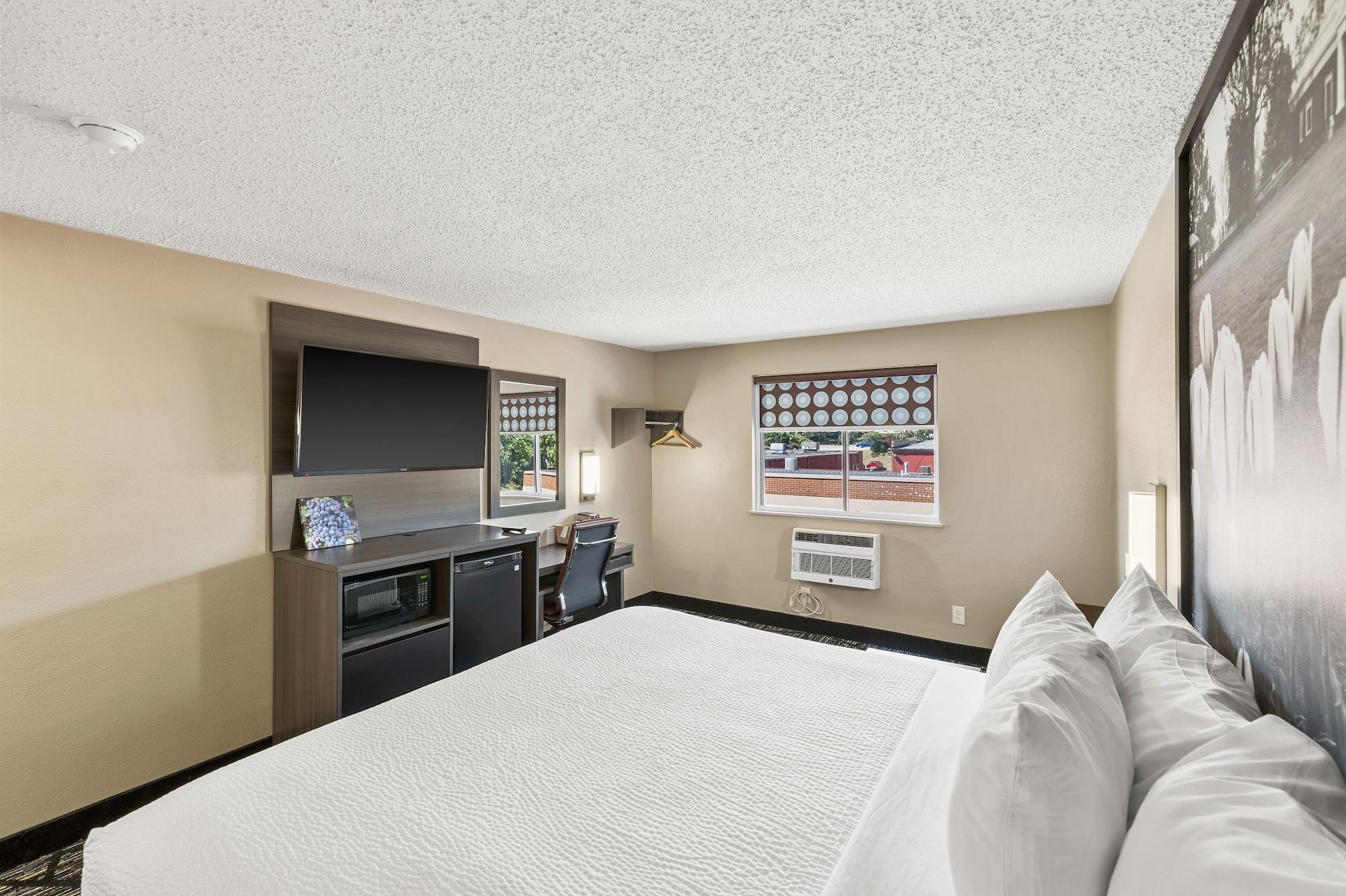 Super 8 by Wyndham Charlottesville Eksteriør billede