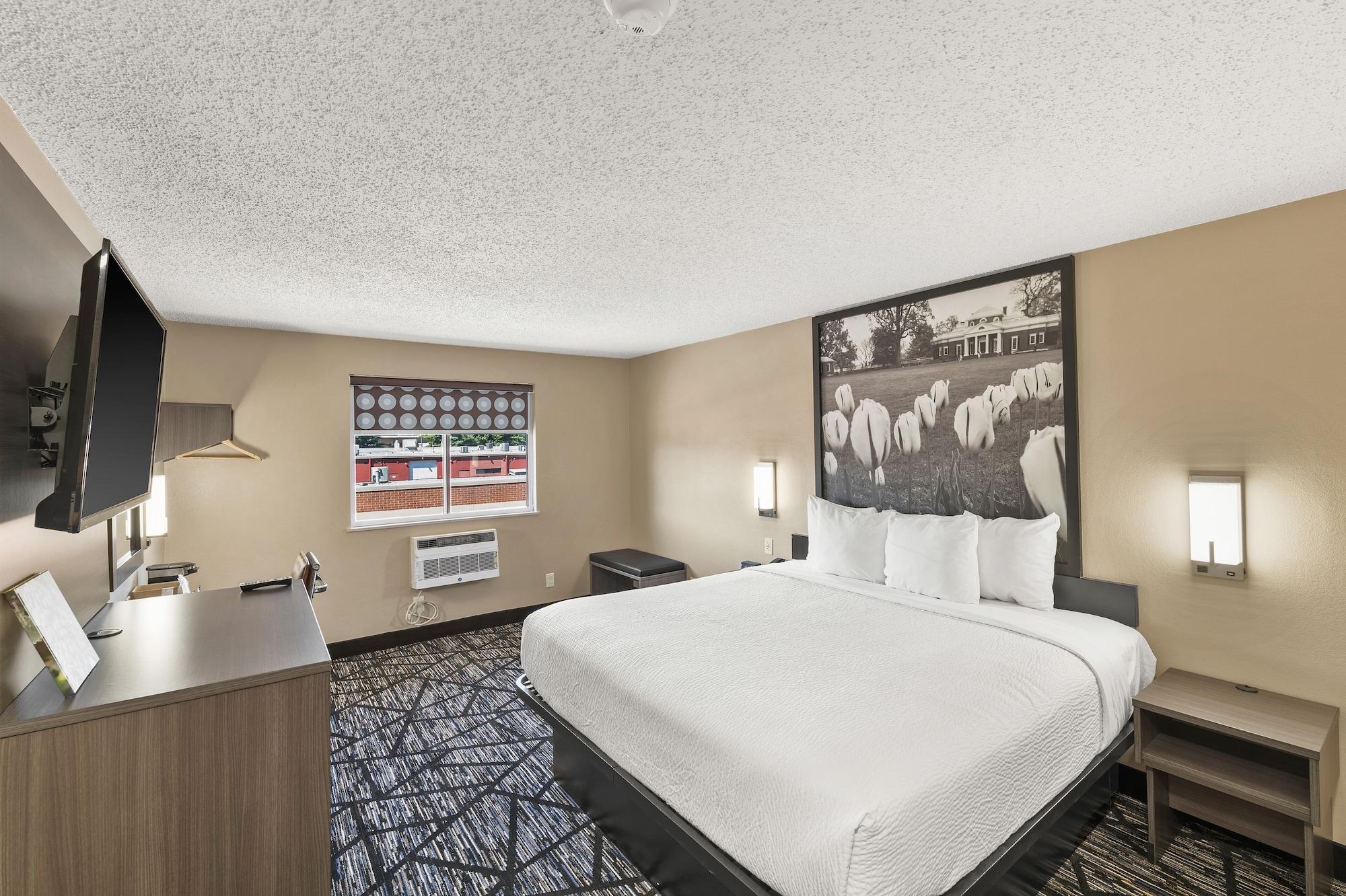 Super 8 by Wyndham Charlottesville Eksteriør billede